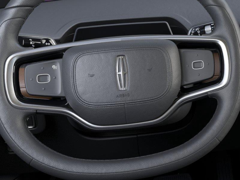 Vehicle photo 12