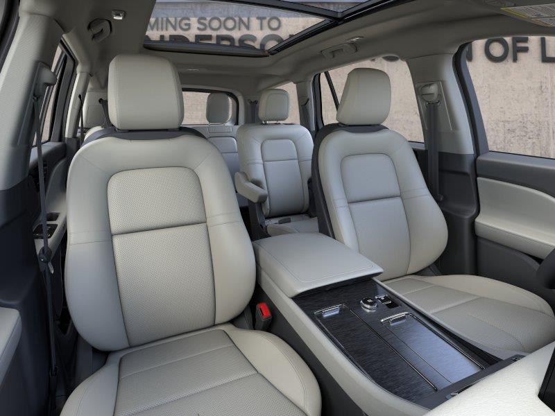 Vehicle photo 10