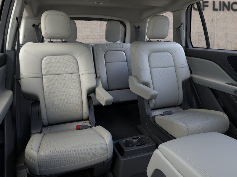 Vehicle photo 11