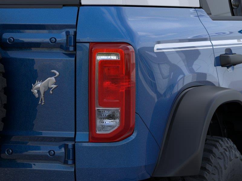 Vehicle photo 23
