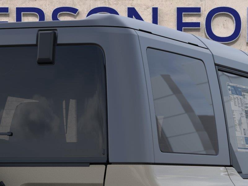 Vehicle photo 25