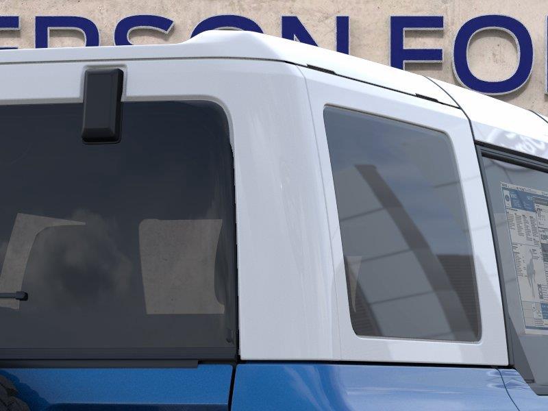 Vehicle photo 25