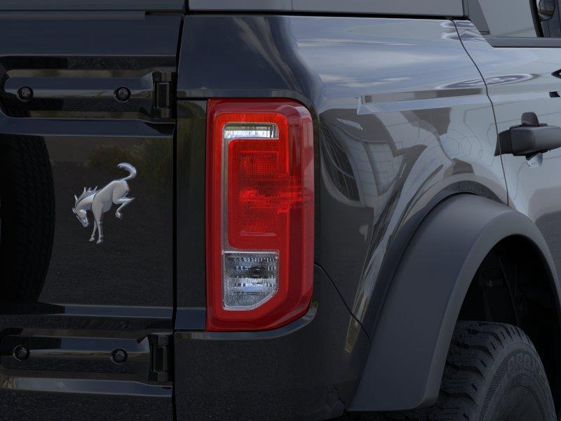 Vehicle photo 23