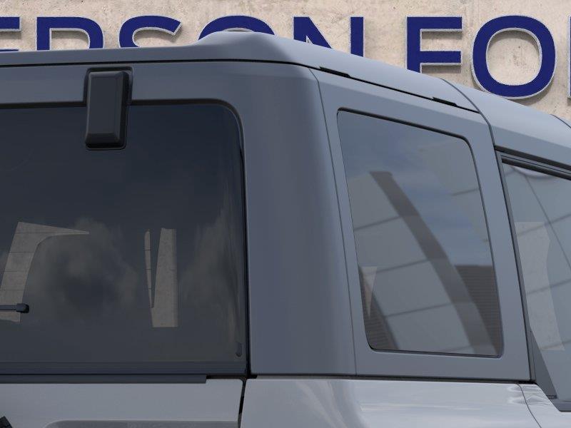 Vehicle photo 25