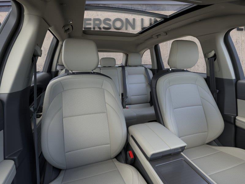 Vehicle photo 10