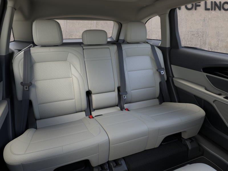 Vehicle photo 11
