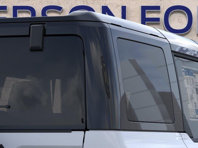 Vehicle photo 25