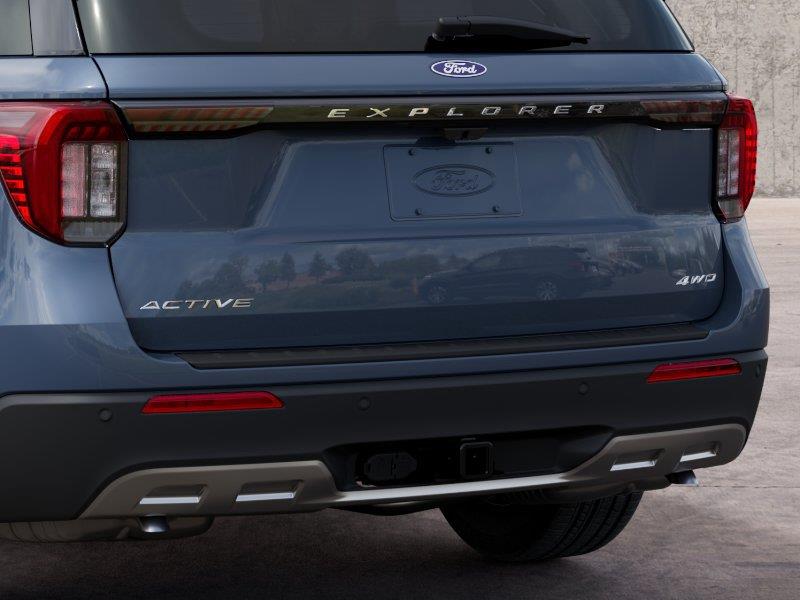 Vehicle photo 23