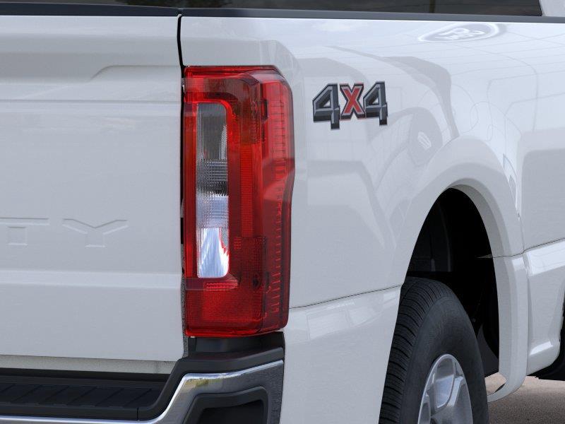 Vehicle photo 21