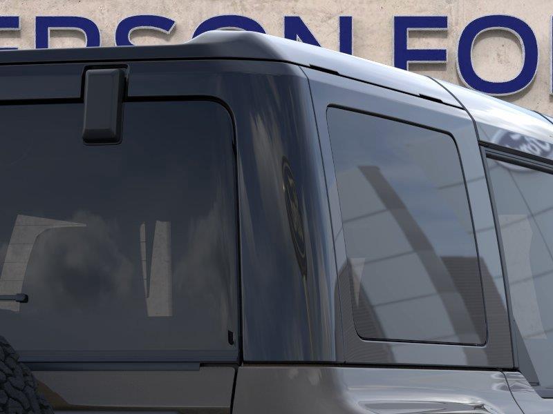 Vehicle photo 25