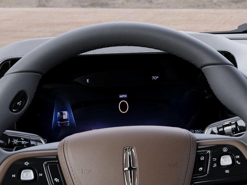 Vehicle photo 13