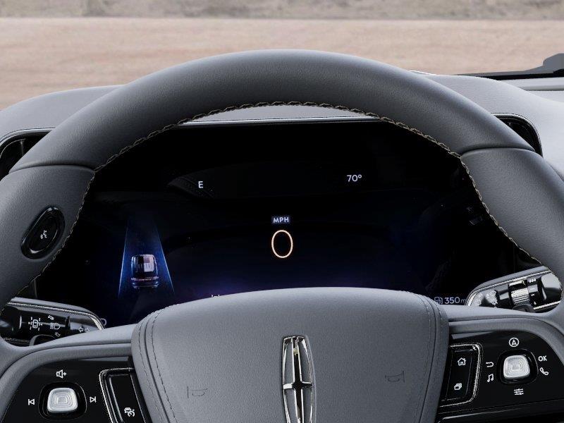Vehicle photo 13