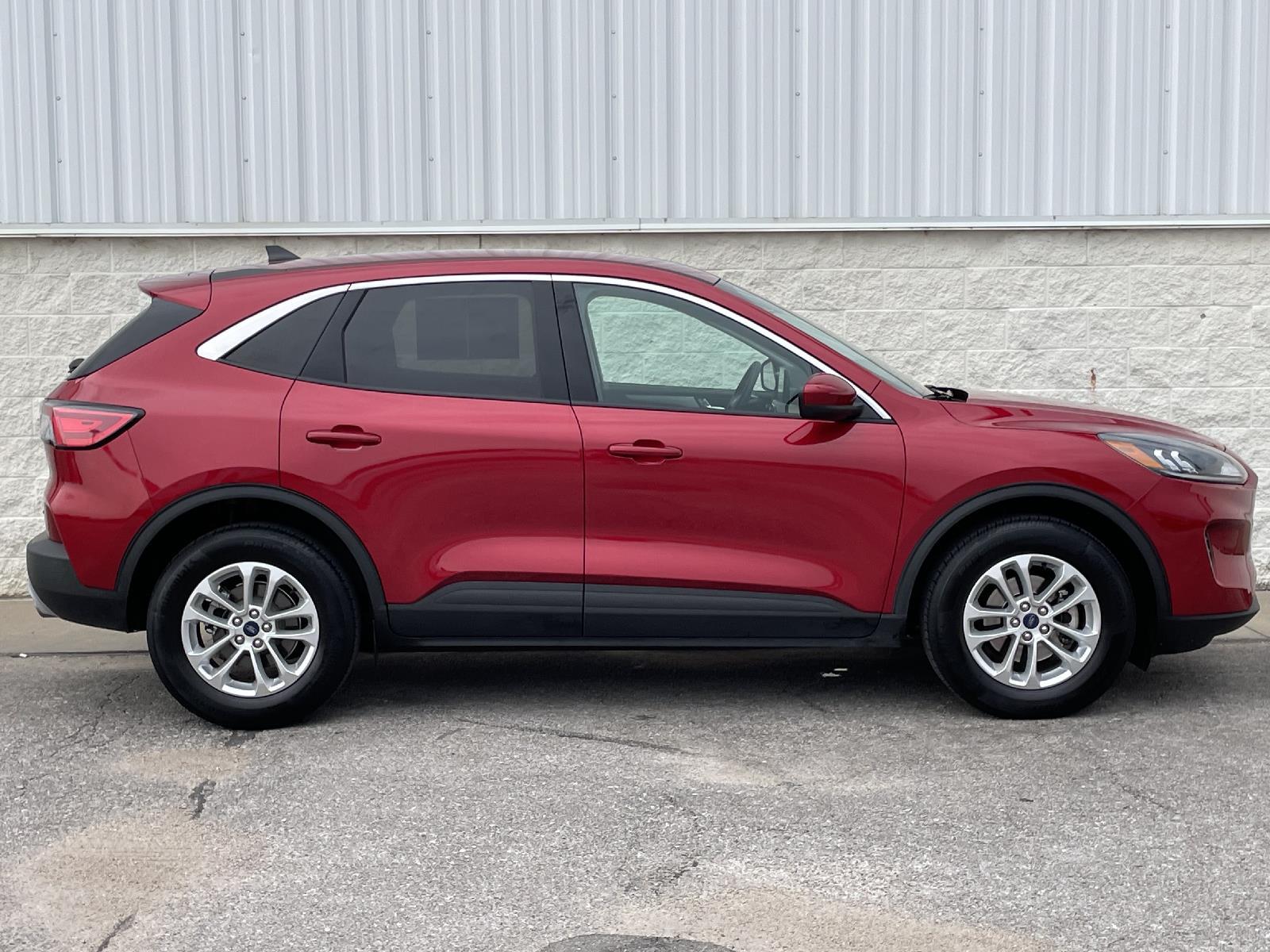 Used 2021 Ford Escape SE SUV for sale in Lincoln NE