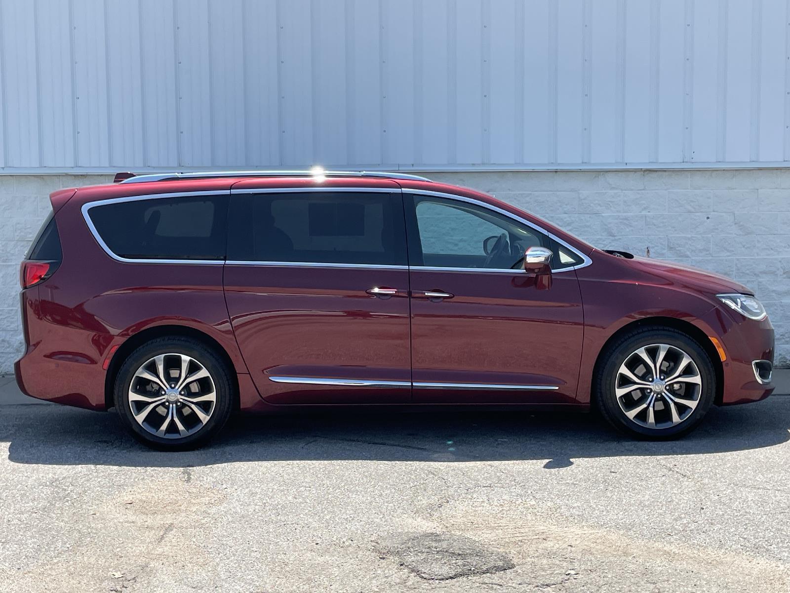 Used 2017 Chrysler Pacifica Limited Minivans for sale in Lincoln NE