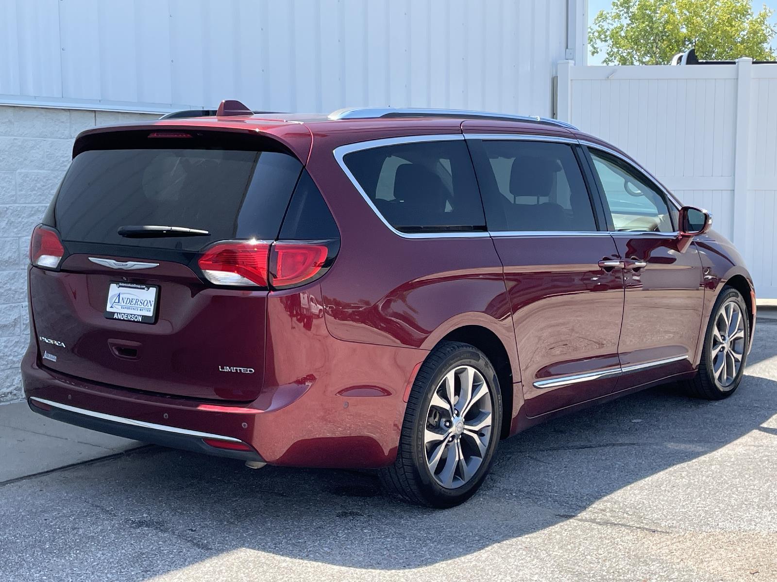 Used 2017 Chrysler Pacifica Limited Minivans for sale in Lincoln NE