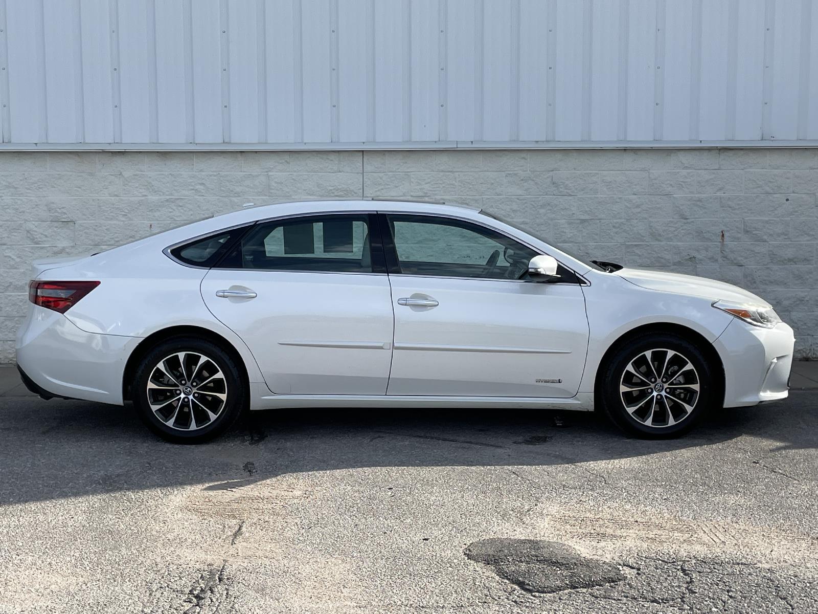 Used 2016 Toyota Avalon Hybrid XLE Premium Sedan for sale in Lincoln NE