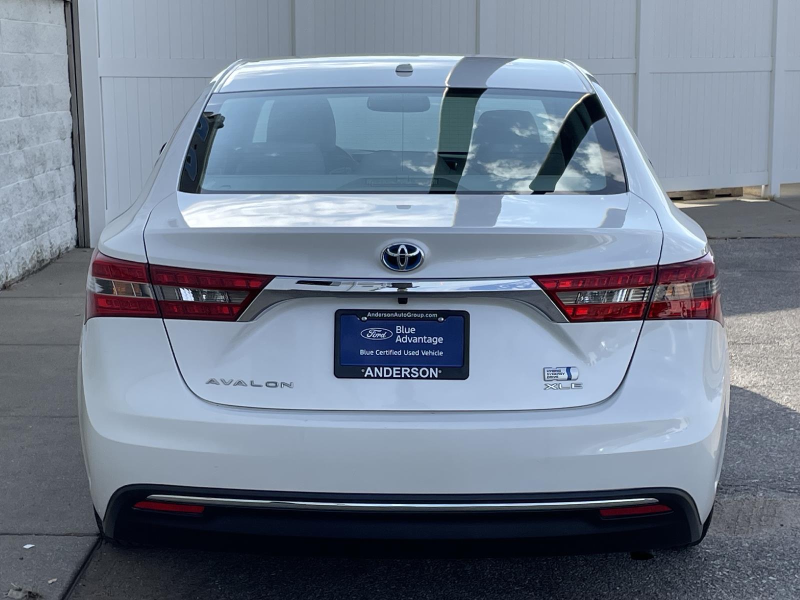 Used 2016 Toyota Avalon Hybrid XLE Premium Sedan for sale in Lincoln NE