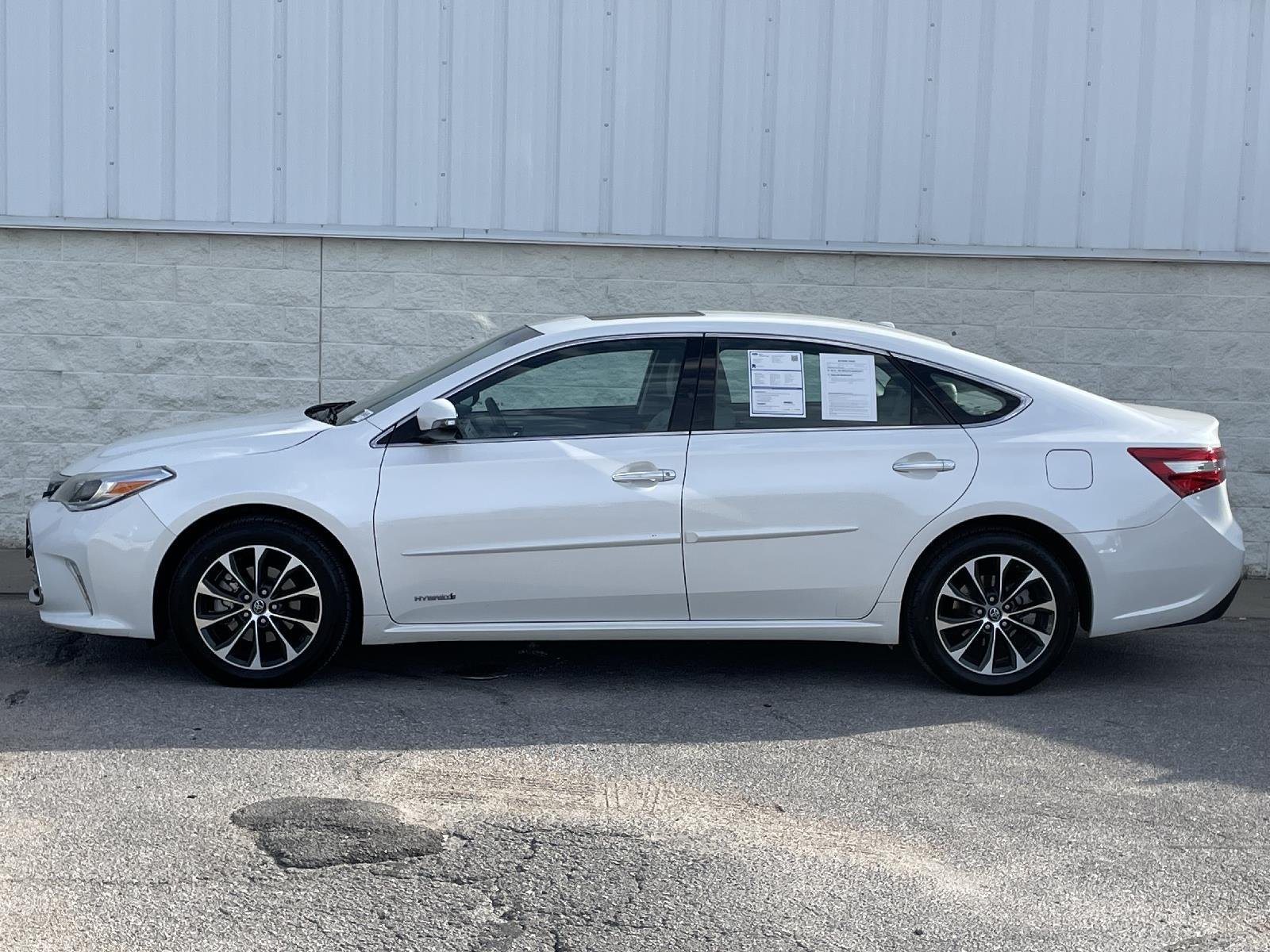 Used 2016 Toyota Avalon Hybrid XLE Premium Sedan for sale in Lincoln NE