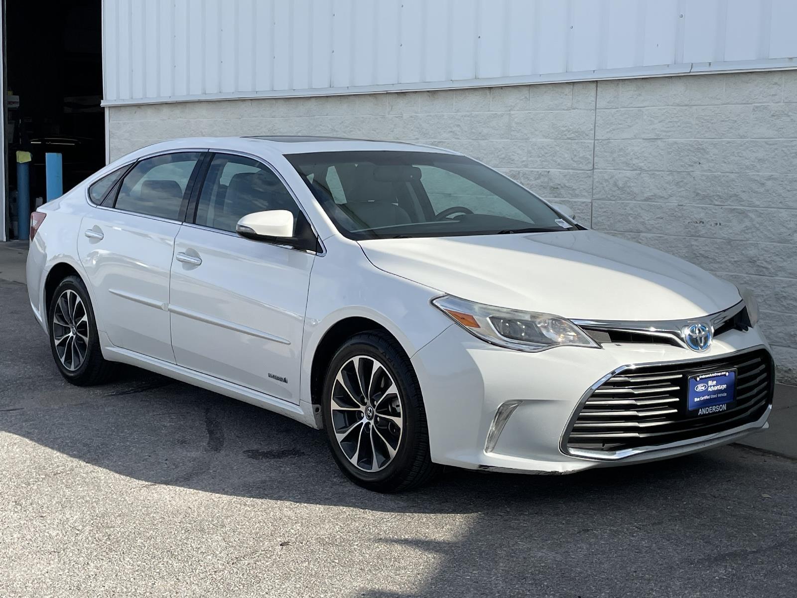 Used 2016 Toyota Avalon Hybrid XLE Premium Sedan for sale in Lincoln NE