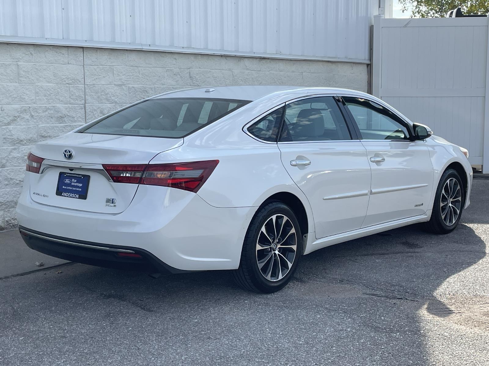 Used 2016 Toyota Avalon Hybrid XLE Premium Sedan for sale in Lincoln NE