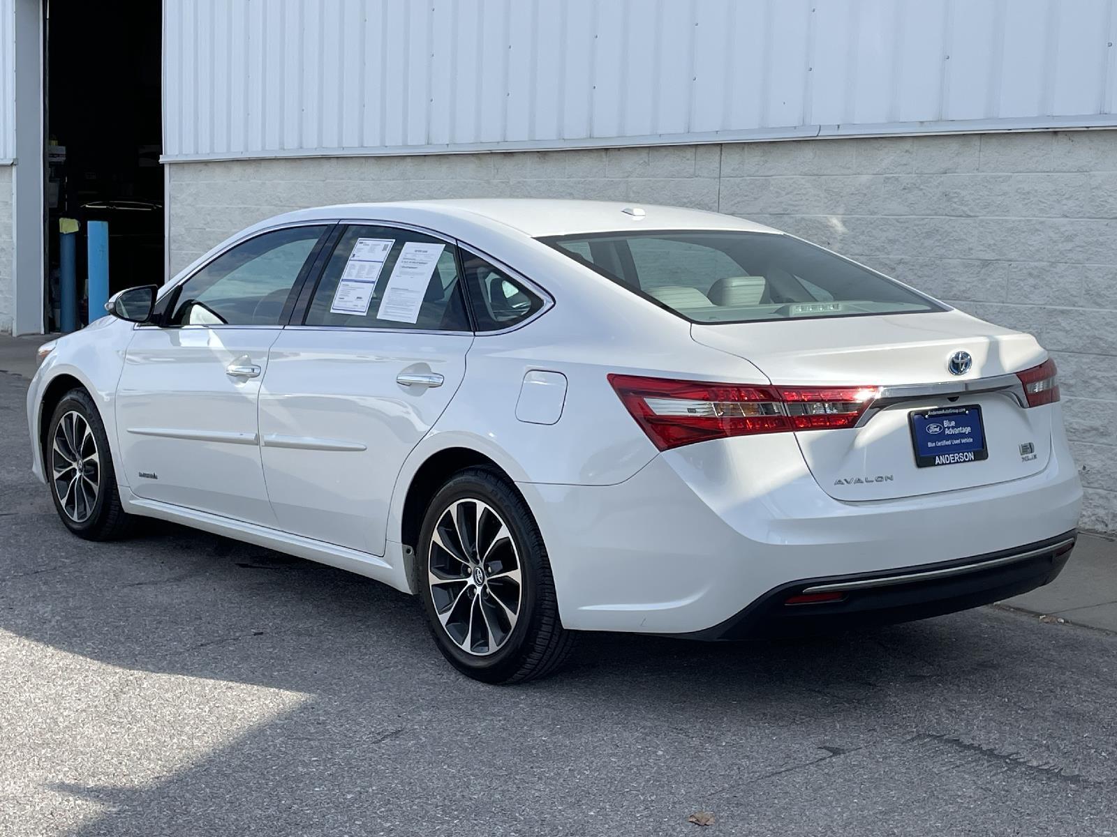 Used 2016 Toyota Avalon Hybrid XLE Premium Sedan for sale in Lincoln NE