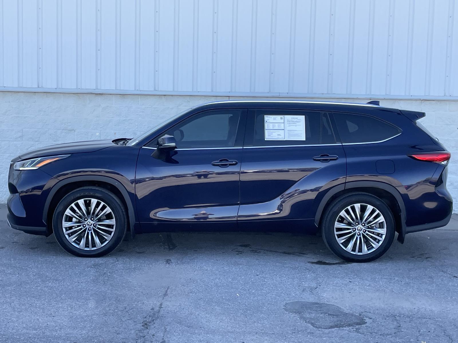 Used 2021 Toyota Highlander Platinum SUV for sale in Lincoln NE