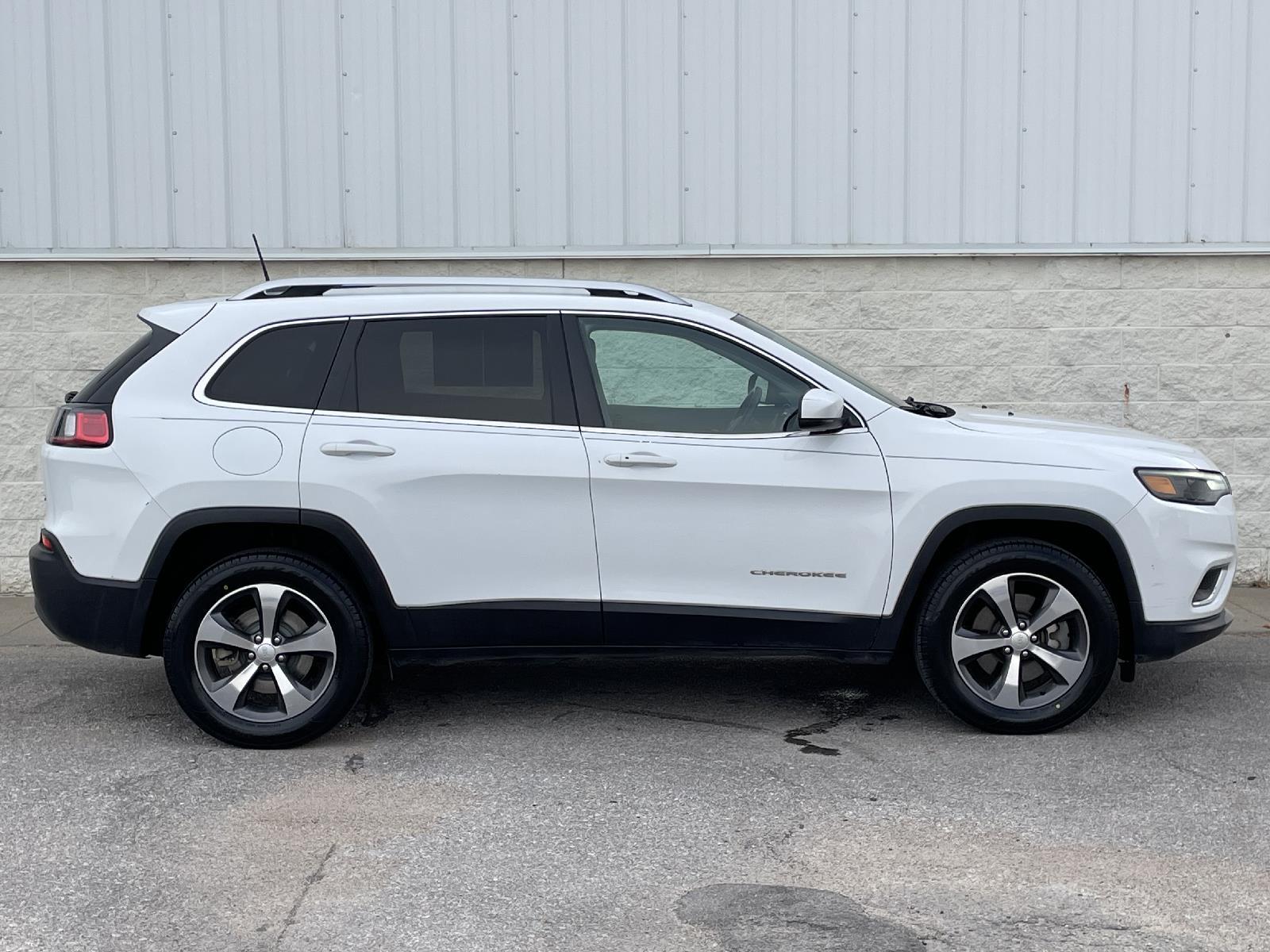 Used 2019 Jeep Cherokee Limited SUV for sale in Lincoln NE