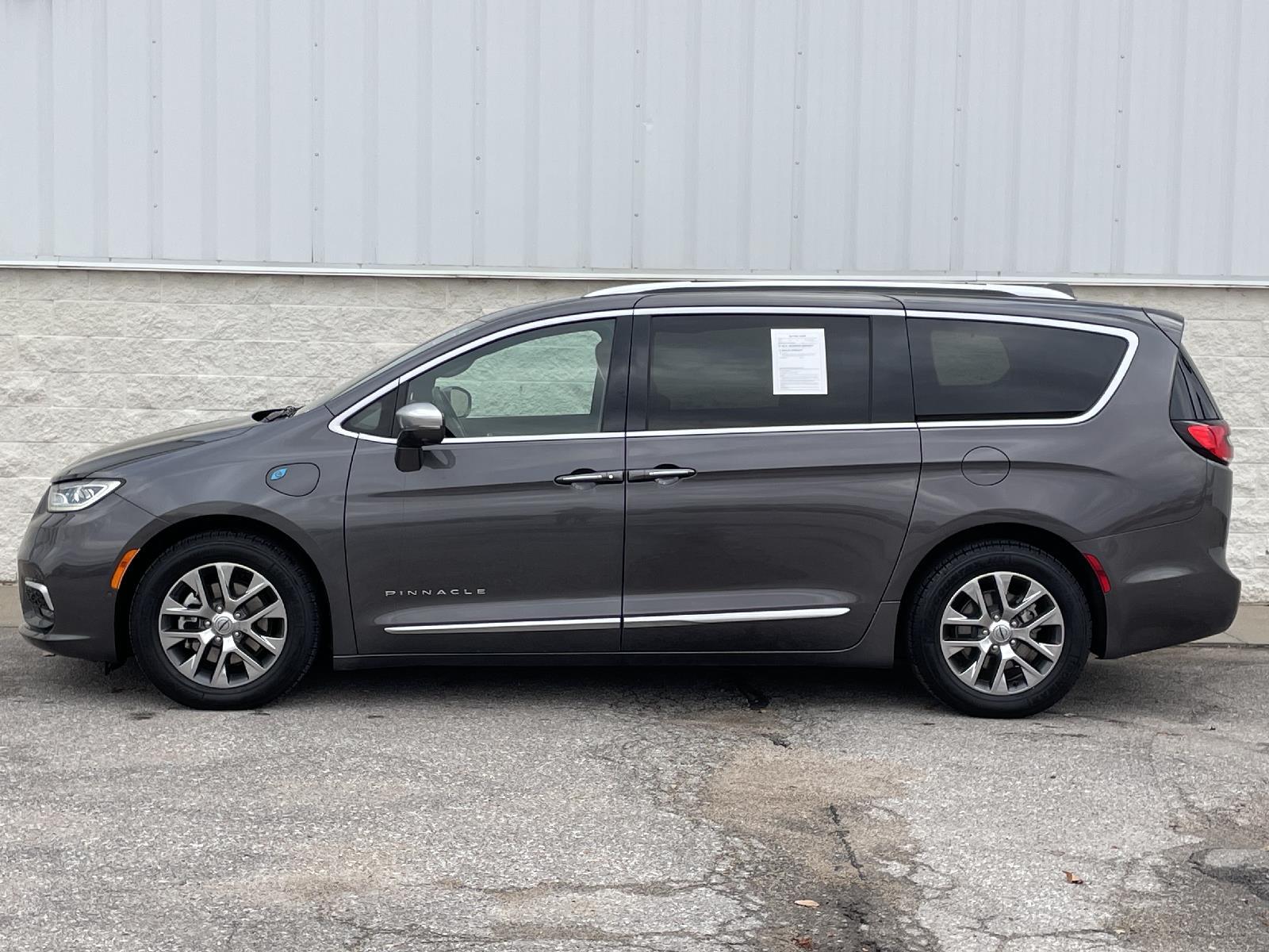 Used 2021 Chrysler Pacifica Hybrid Pinnacle Minivans for sale in Lincoln NE