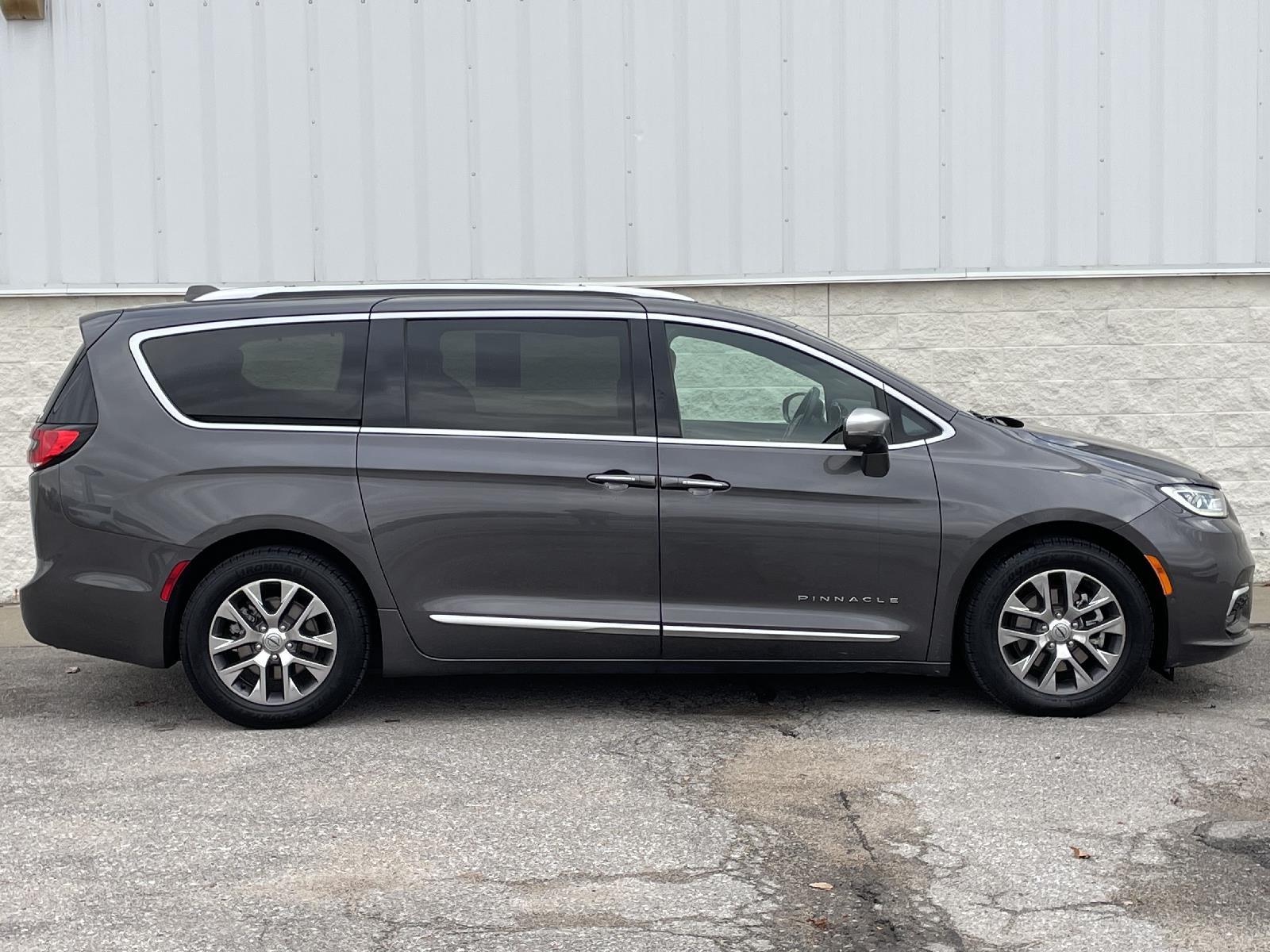 Used 2021 Chrysler Pacifica Hybrid Pinnacle Minivans for sale in Lincoln NE