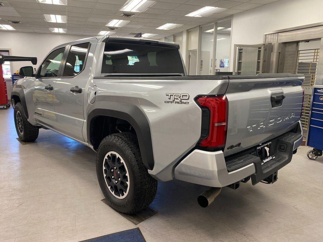 2025 Toyota Tacoma TRD photo 3