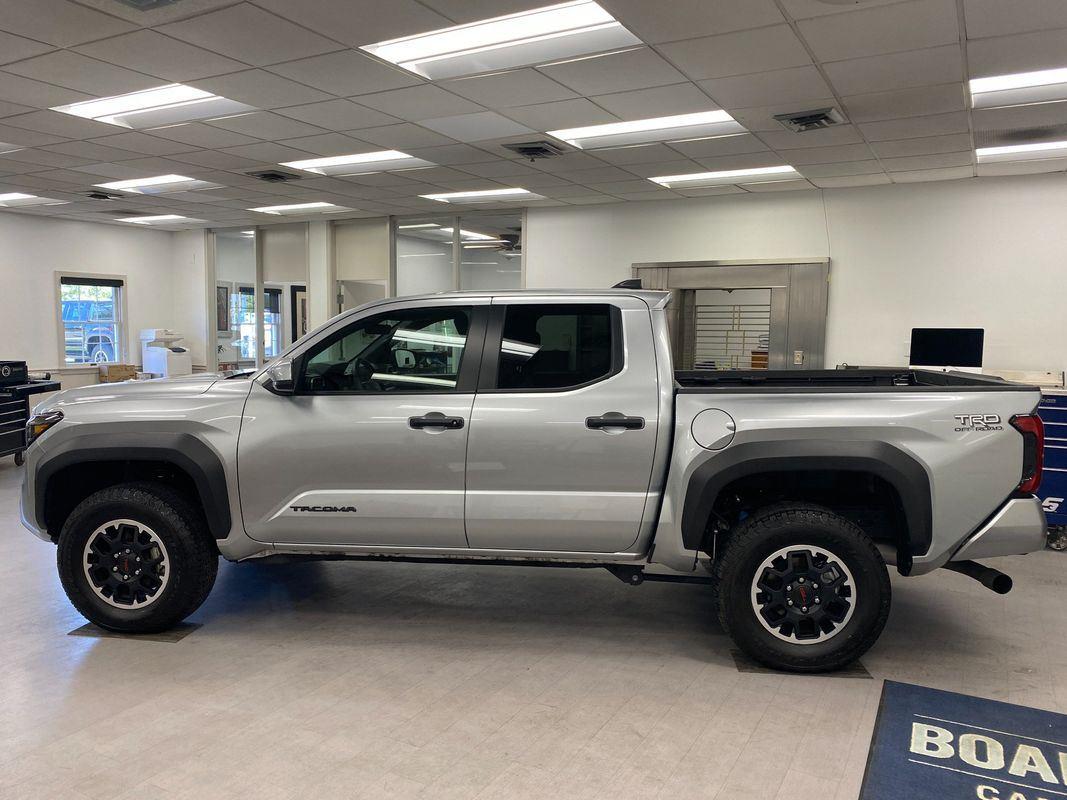 2025 Toyota Tacoma TRD photo 2