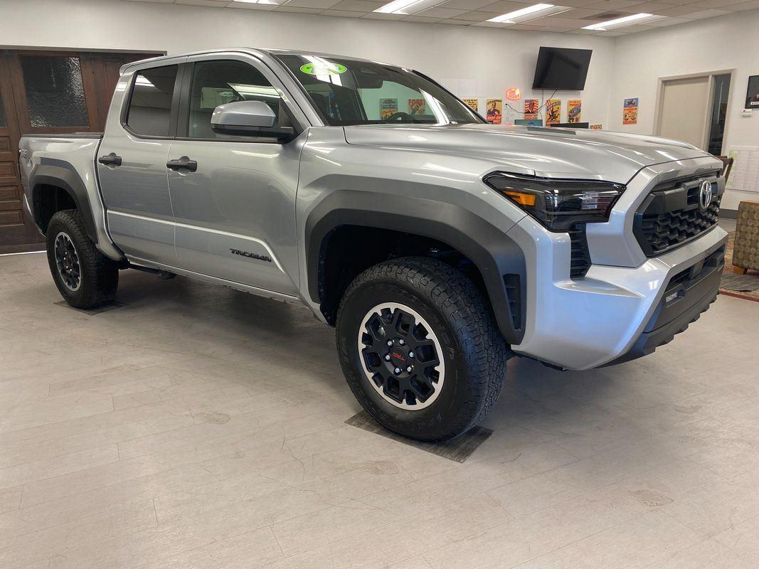 2025 Toyota Tacoma TRD photo 7