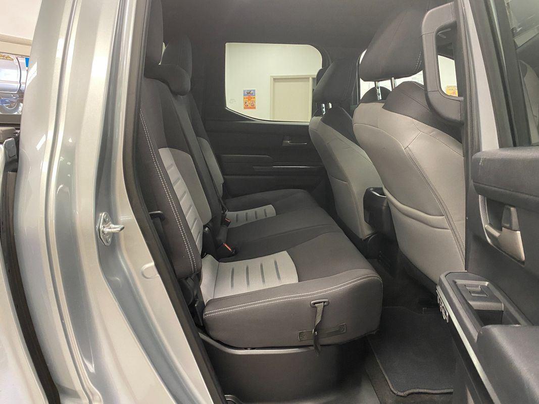 2025 Toyota Tacoma TRD photo 13