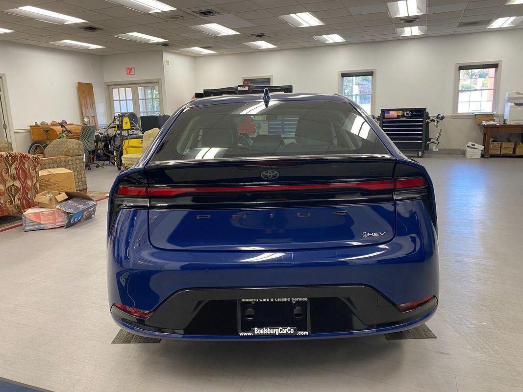2025 Toyota Prius XLE photo 5