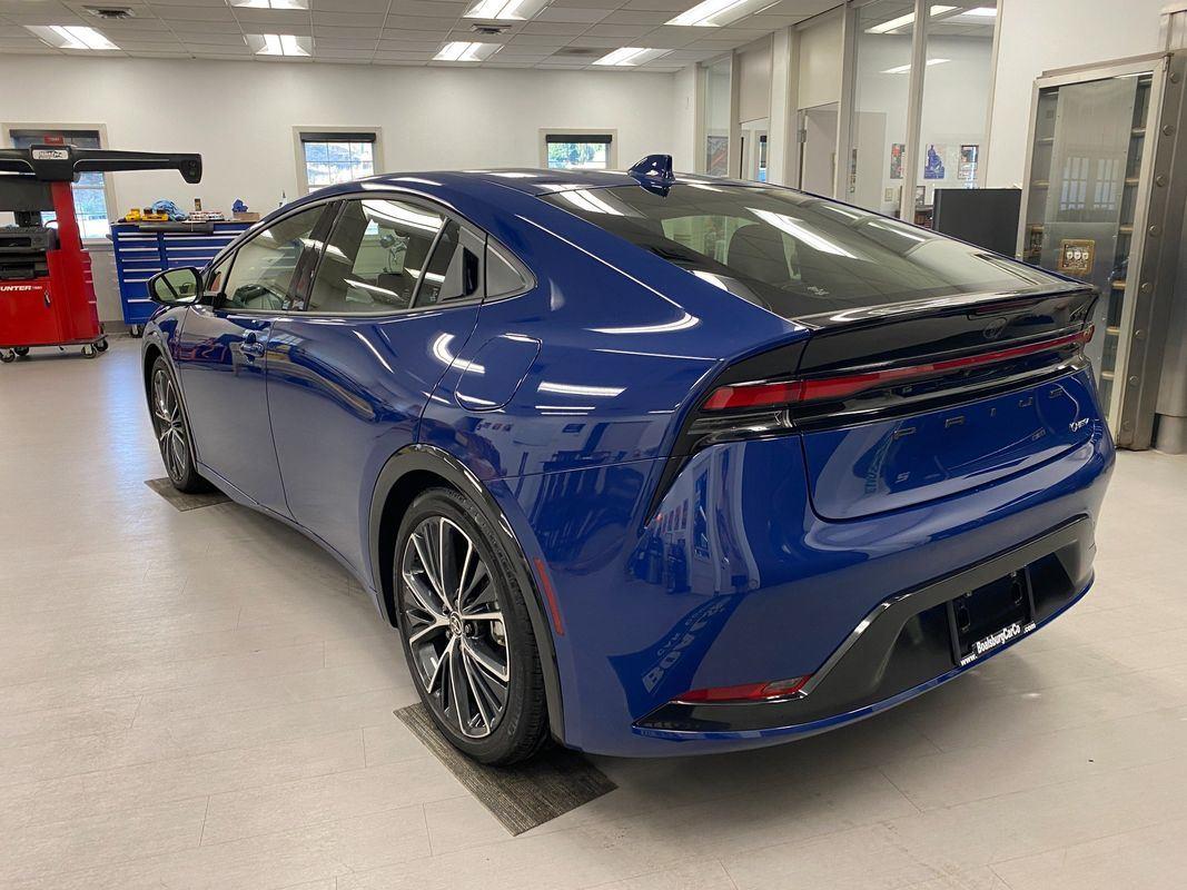 2025 Toyota Prius XLE photo 3