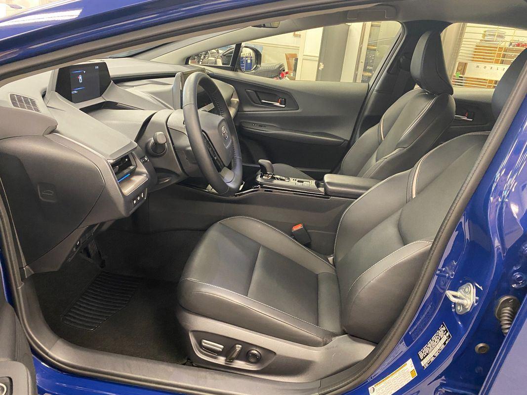 2025 Toyota Prius XLE photo 10