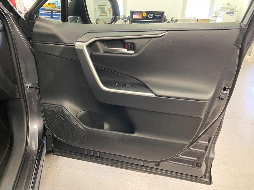 2024 Toyota RAV4 Hybrid XSE photo 16