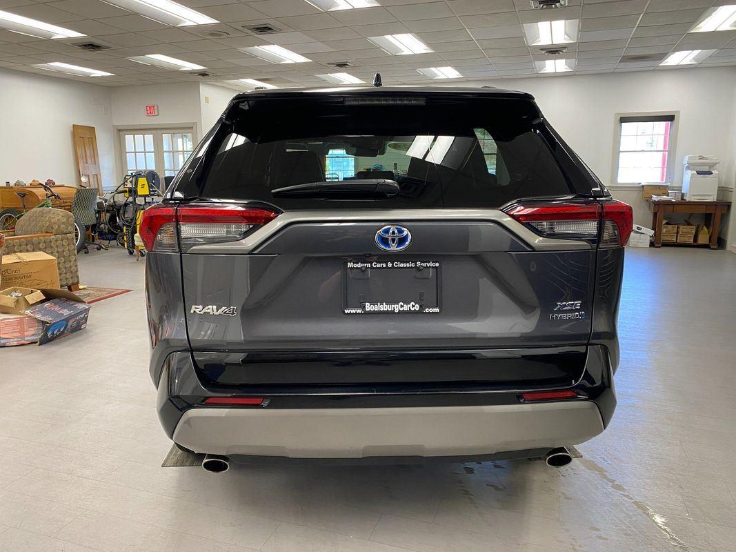 2024 Toyota RAV4 Hybrid XSE photo 5