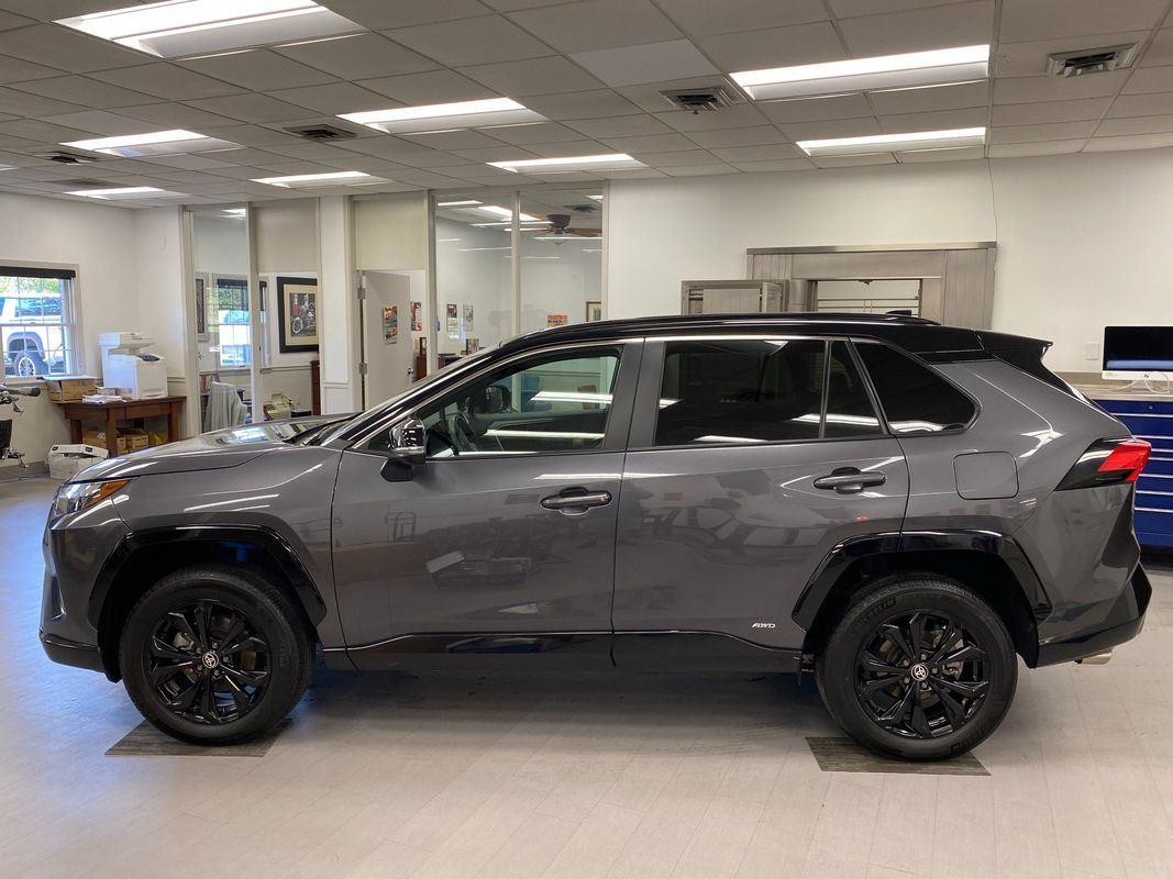 2024 Toyota RAV4 Hybrid XSE photo 2