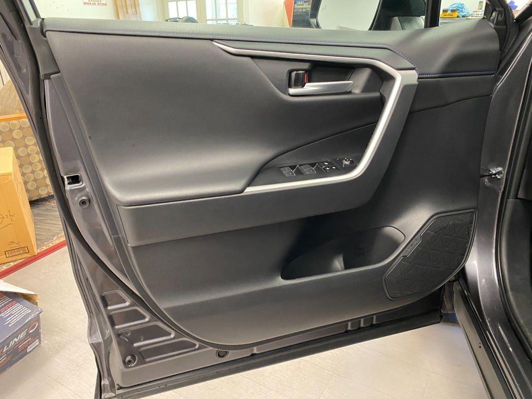 2024 Toyota RAV4 Hybrid XSE photo 11