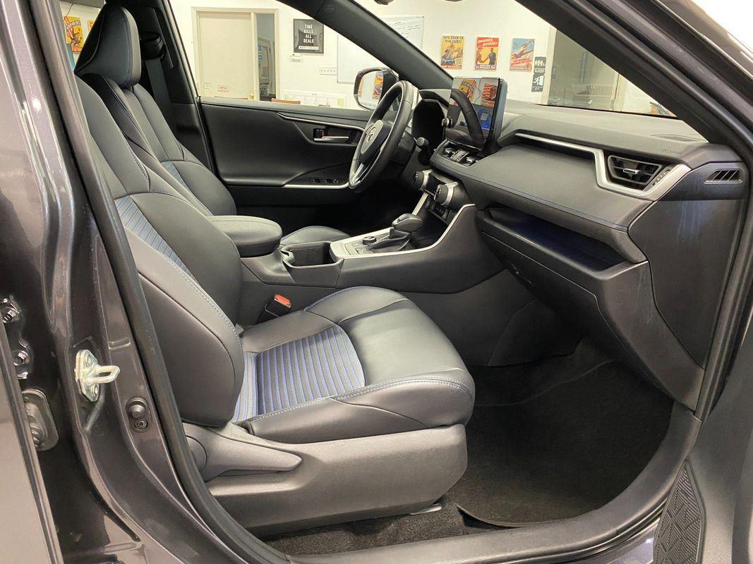 2024 Toyota RAV4 Hybrid XSE photo 15