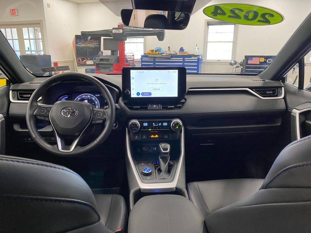2024 Toyota RAV4 Hybrid XSE photo 4