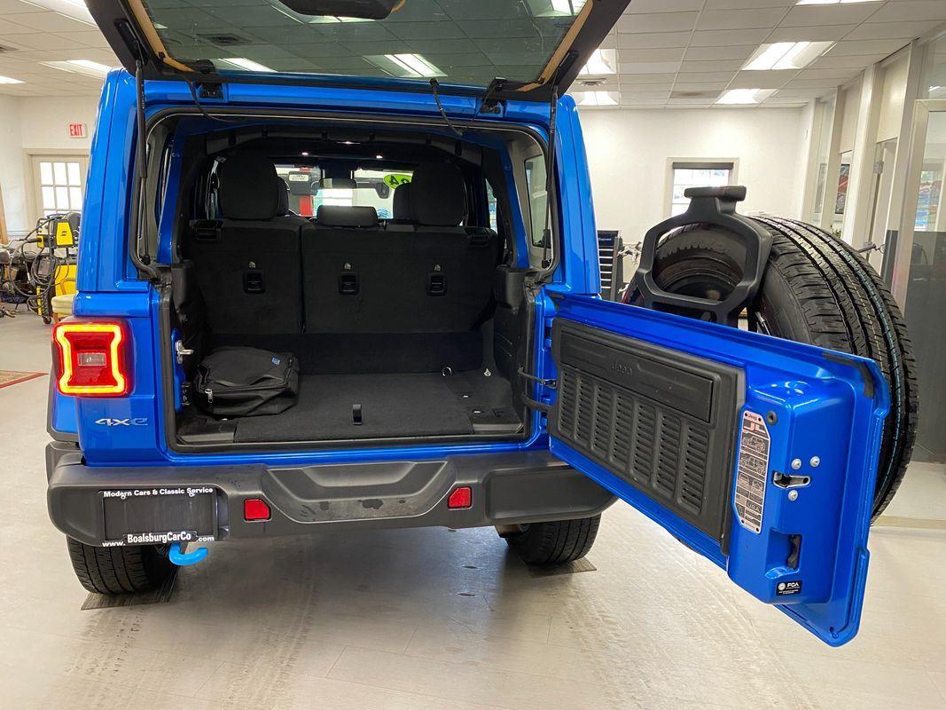 2024 Jeep Wrangler 4xe Sahara photo 8