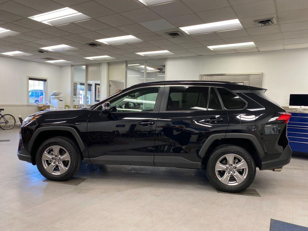 2025 Toyota RAV4 XLE photo 2