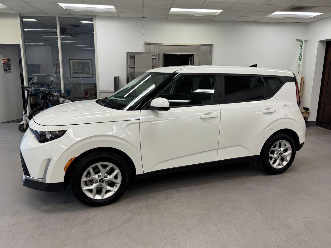 2025 Kia Soul 2.0L LX IVT's photo