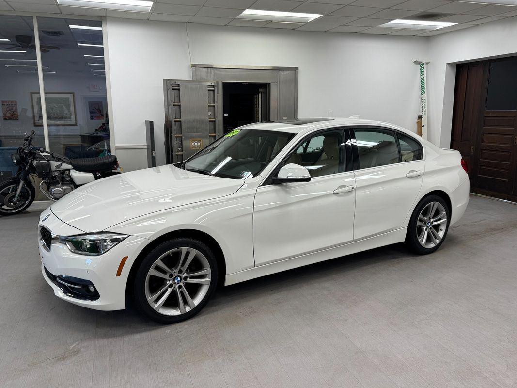 2017 BMW 3 Series 330i xDrive Sedan's photo