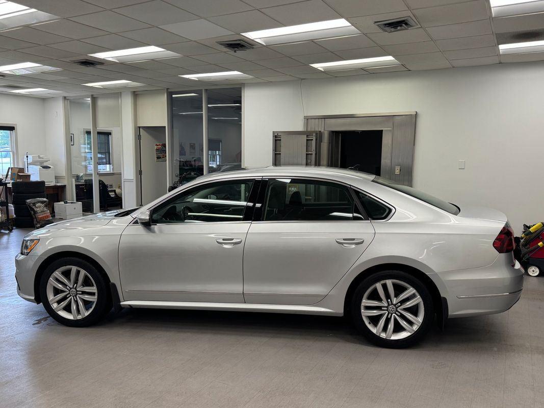 2017 Volkswagen Passat 1.8T SE w/ Technology Auto's photo