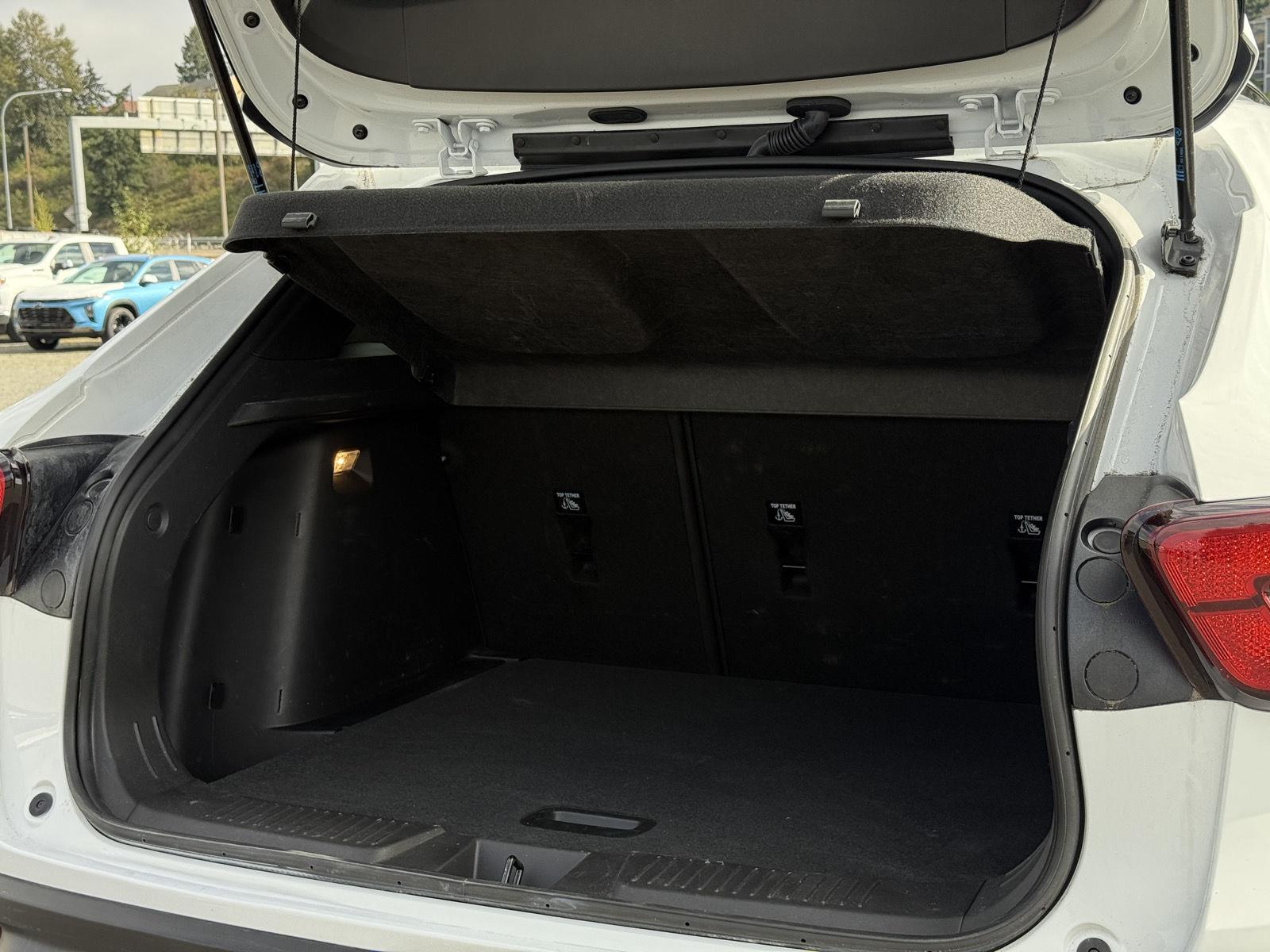 Used 2025 Chevrolet Trax SUV