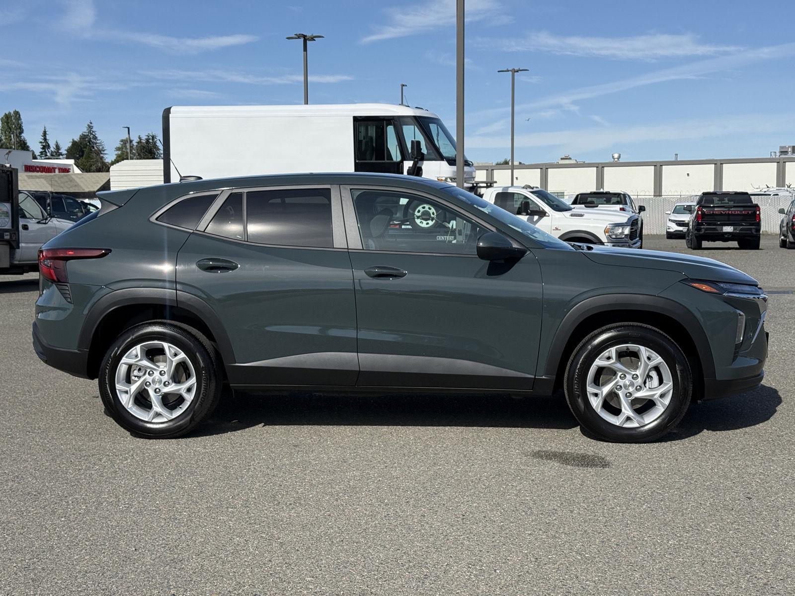 Used 2025 Chevrolet Trax SUV