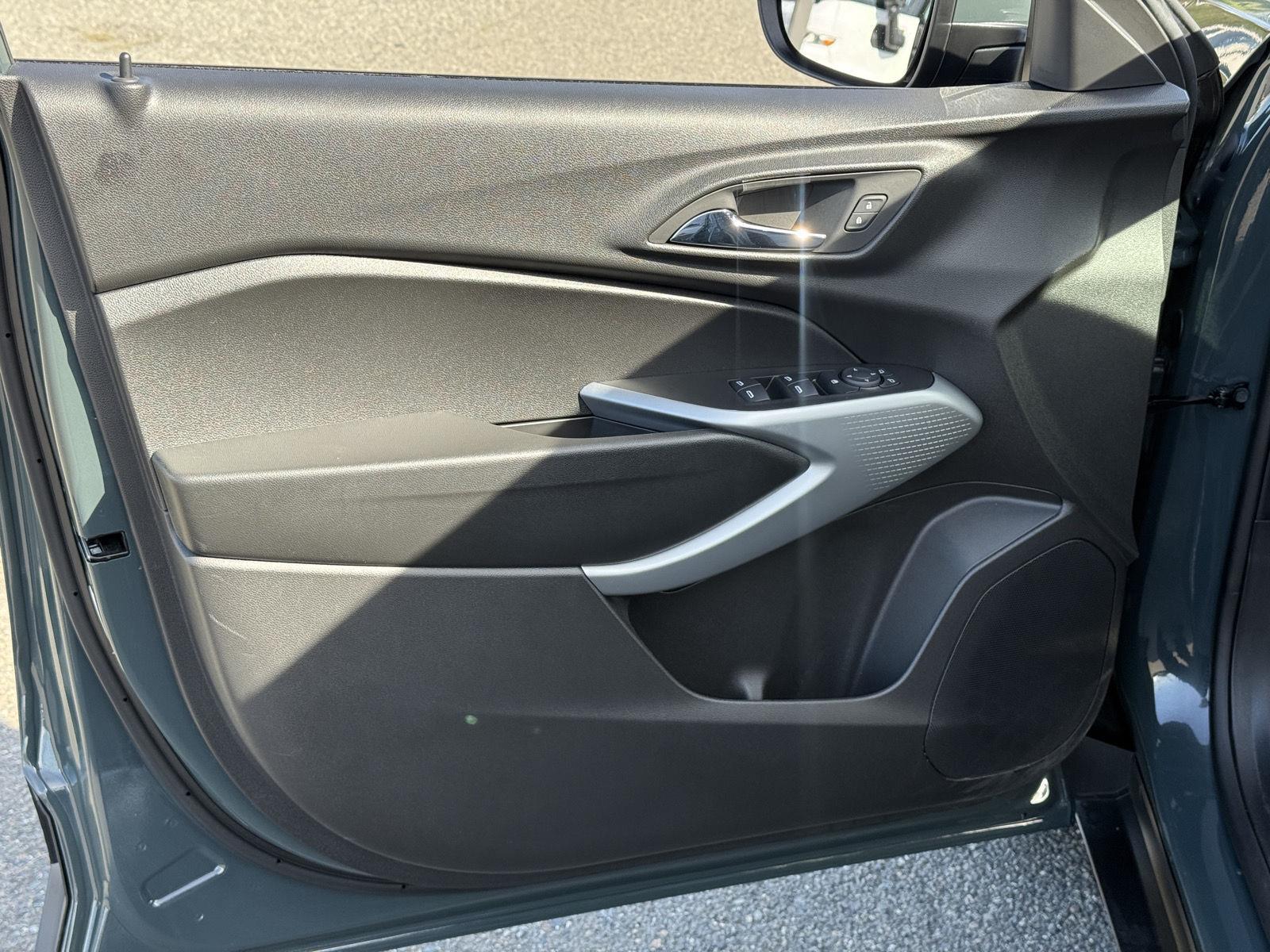 Used 2025 Chevrolet Trax SUV
